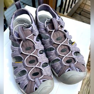 Keen women’s sandals gently used size 9